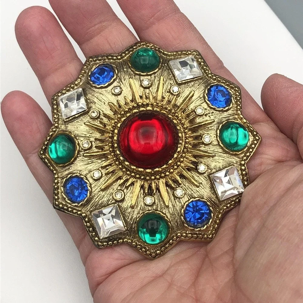 SPHINX vintage brooch